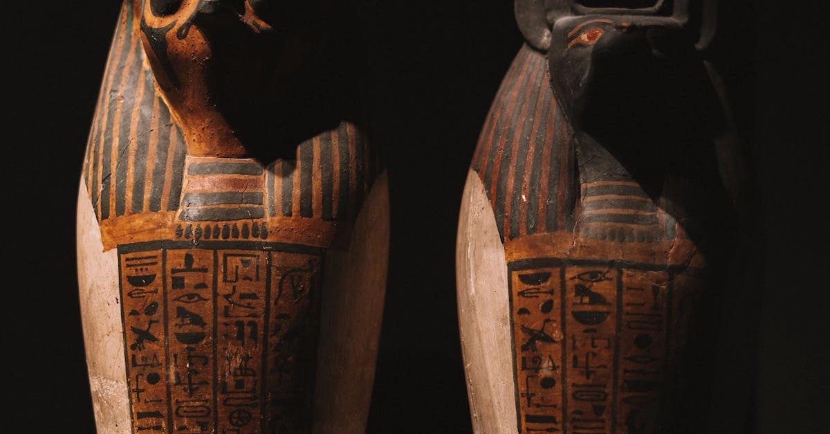 Палеонтологические находки древних игровых костей и артефактов